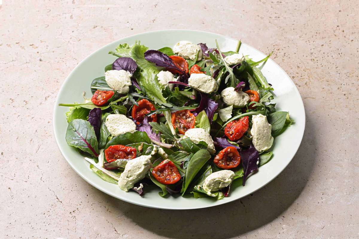 Mesclun, tomates cerise confites & fromage frais, Frichti (110 g), [Contenant réutilisable]