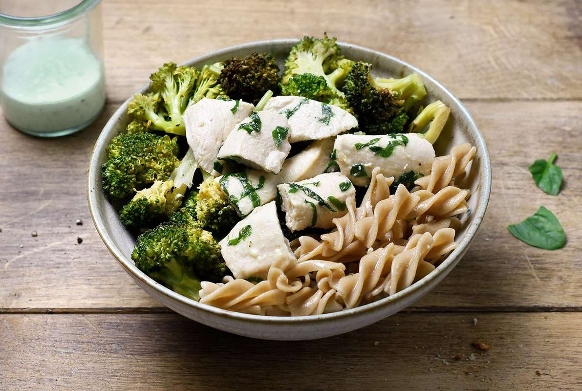Bowl de brocolis, poulet & sauce basilic, Frichti (390 g), [Contenant réutilisable]