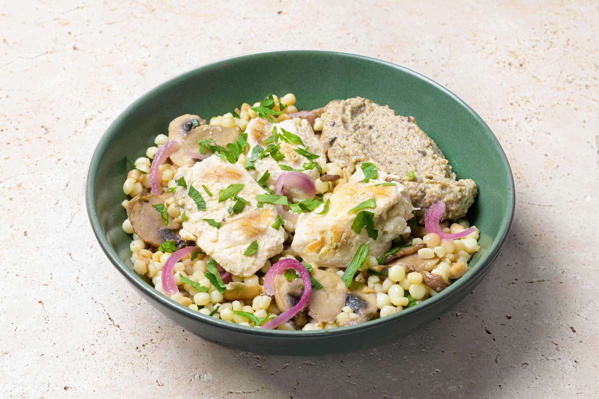 Poulet aux champignons & salade de frégola, Frichti (325 g), [Contenant réutilisable]