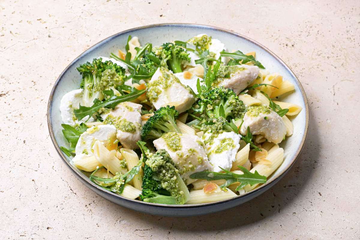 Salade de penne au poulet & pesto, Frichti (390 g), [Contenant réutilisable]