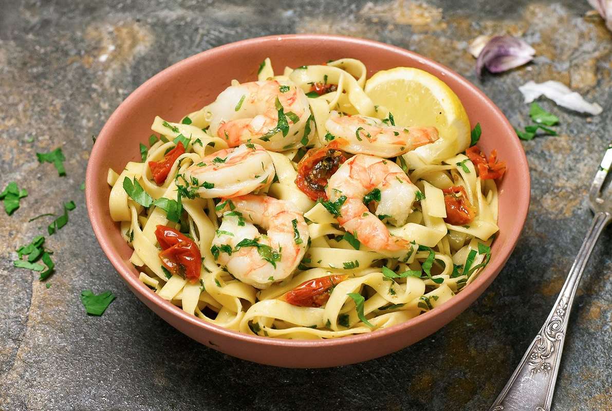 Tagliatelles aux crevettes ail & persil, Frichti (405 g), [Contenant réutilisable]